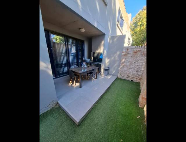 2 BEDROOM PROPERTY TO RENT IN MENLO PARK